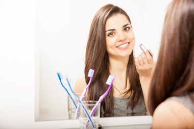 Biraz ruj koyarak esmer 