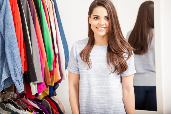 Woman standing in  dressing room — Stock Photo, Image