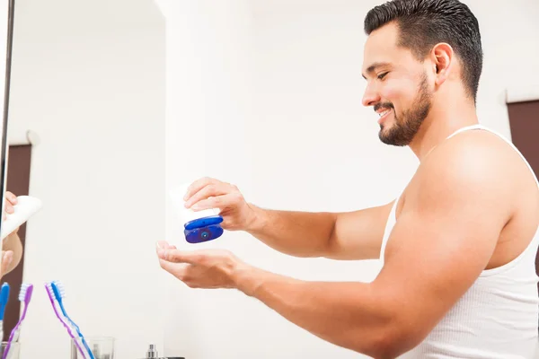 Man with a beard pouring cream — Stock Photo, Image