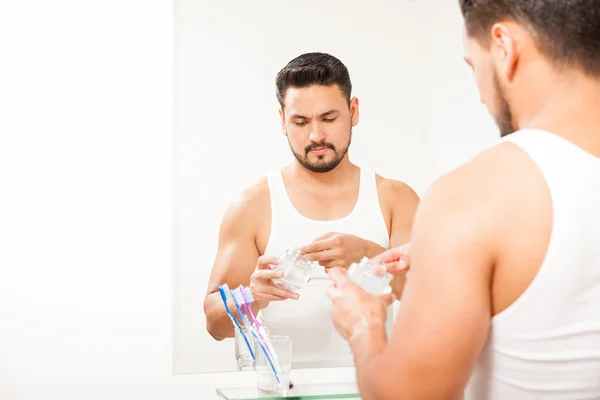 Man using some styling gel — Stock Photo, Image