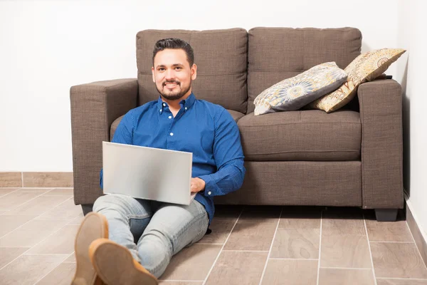 Man with a beard working at home — Stock Photo, Image