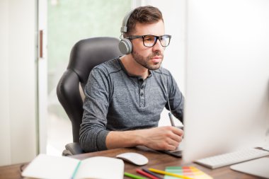  üzerine odaklanan Tasarımcısı