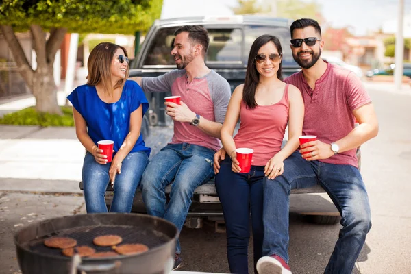 Couples having fun at a barbecue — Stock Photo, Image