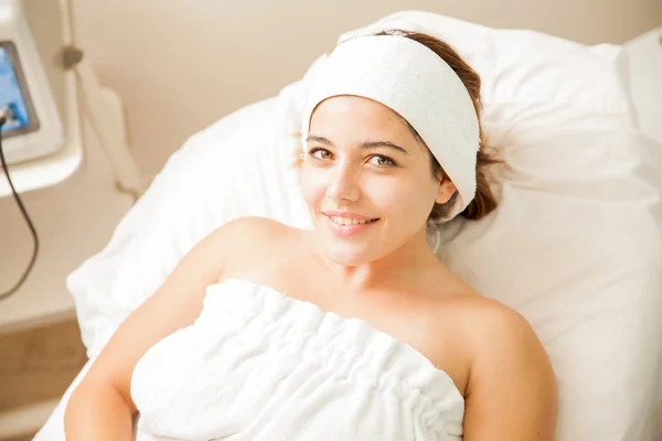 Woman relaxing in  beauty spa — Stock Photo, Image