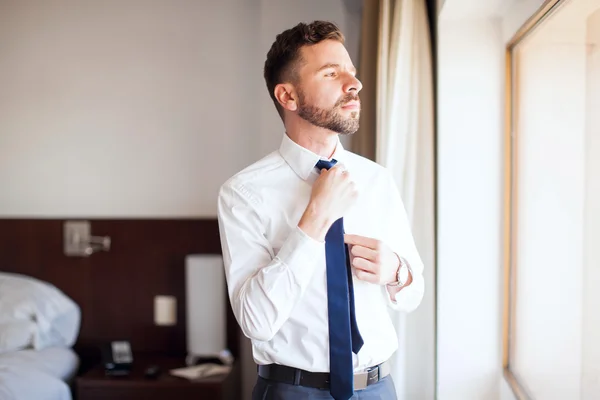 Businessman fixing his tie — Stock Photo, Image