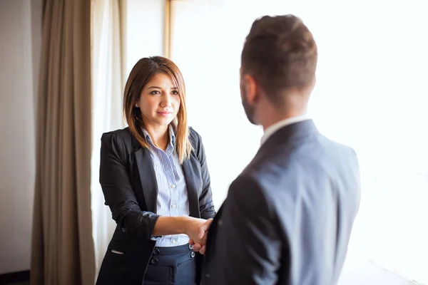 Businessman shaking hands  recruiter — Stock Photo, Image