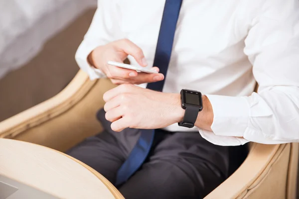 Businessman wearing a smart — Stock Photo, Image