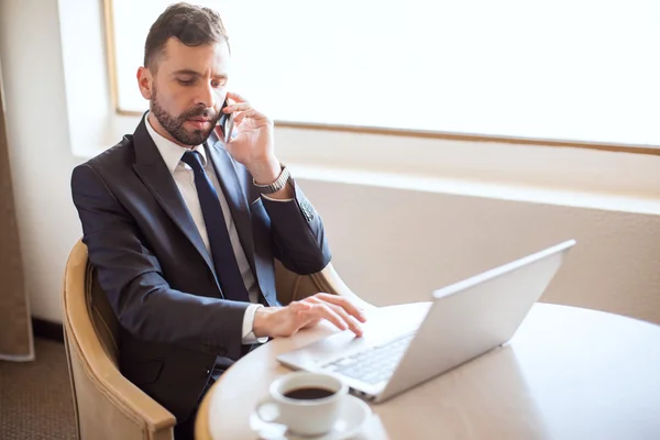 Businessman  making  business call — Stock Photo, Image