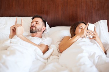 kendi akıllı telefonlar kullanarak çift