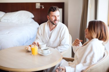  adam ortağı ile Kahvaltı