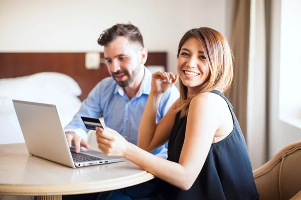 Couple booking a few tours — Stock Photo, Image