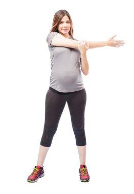  bazı germe egzersizleri yapıyor esmer 