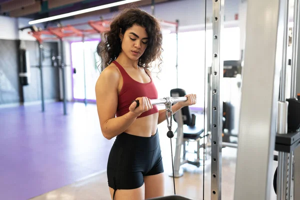 Fit Attractive Young Woman Exercising Looking Her Muscles While Using — Stock Photo, Image