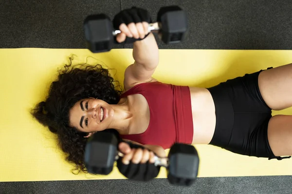 Portrait Happy Latin Young Woman Smiling Lying Mat Lifting Two — Stock Photo, Image