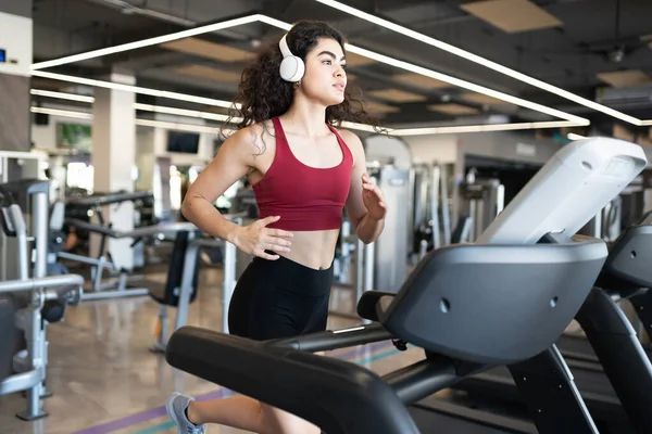 Attractive Hispanic Woman Running Fast Treadmill While Listening Music Fitness — Stock Photo, Image