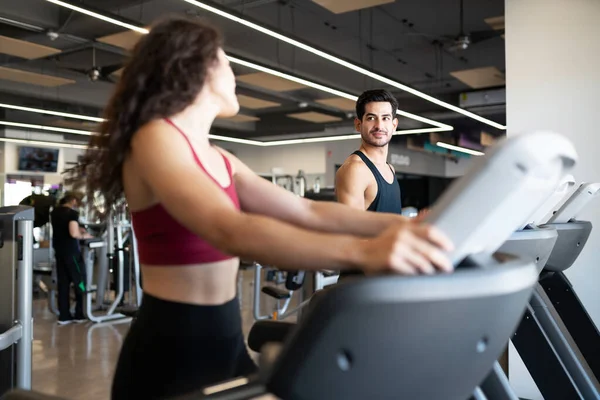 Young Hispanic Woman Handsome Man Talking Flirting While Exercising Treadmill — Stock Photo, Image