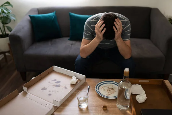 Homem Adulto Triste Sentado Sala Estar Segurando Cabeça Com Mãos — Fotografia de Stock