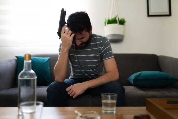 Hombre Adulto Alcohólico Deprimido Llorando Mientras Piensa Suicidarse Con Arma —  Fotos de Stock