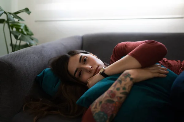 Portrait Latin Young Woman Lying Couch Hugging Pillow Woman His — Stock Photo, Image