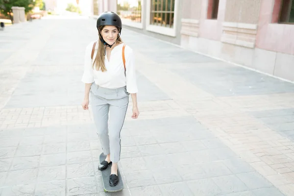 Happy Professional Female Worker Riding Skateboard Safety Helmet Route Her — Stock Photo, Image