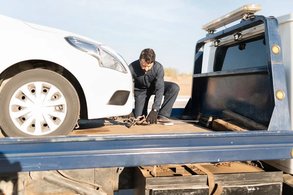 Frontansicht Eines Männlichen Bedieners Mit Handschuhen Der Ein Fahrzeug Mit — Stockfoto