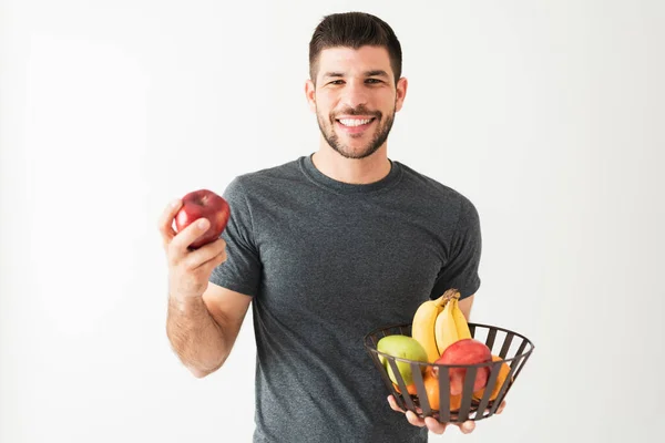 Ein Junger Mann Der Sich Für Ernährung Interessiert Hält Einen — Stockfoto