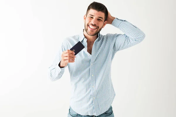 Bonito Rapaz Anos Está Sorrindo Olhando Muito Feliz Segurando Cartão — Fotografia de Stock