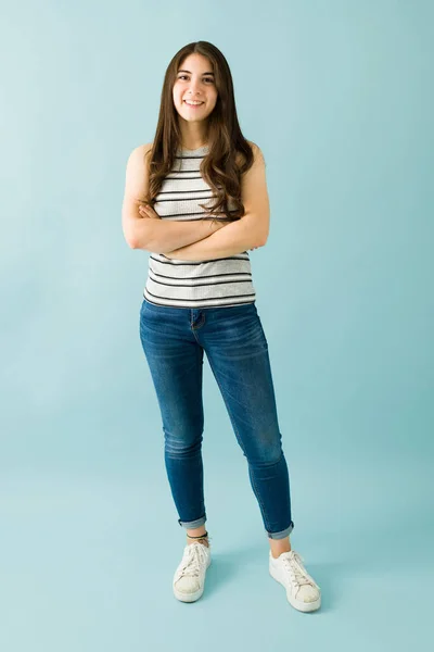 Full Length Young Woman Wearing Casual Clothes Her Arms Crossed — Stock Photo, Image