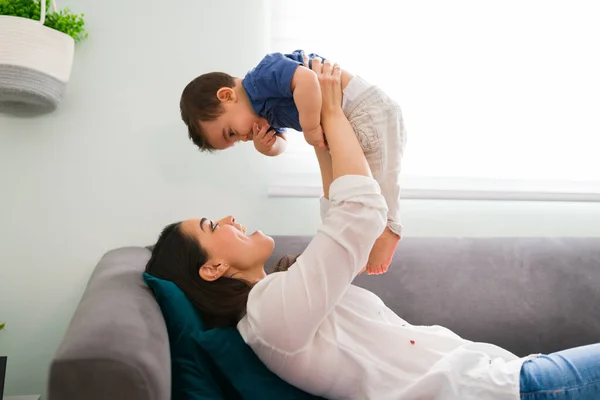 Side View Young Mom Lying Sofa Holding Her Baby Boy — Stock Photo, Image