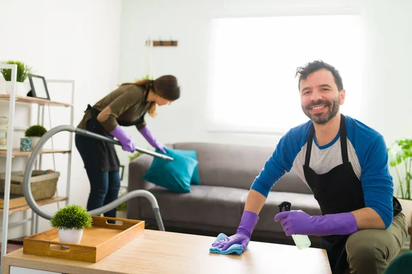 Portrait Good Looking Man Doing Some Housework Together His Wife — Stock Photo, Image
