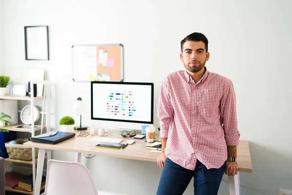 Latin Guy Leaning His Work Desk Office Handsome Man His — Stock Photo, Image