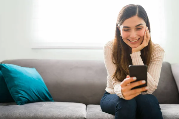 Hispanic Young Woman Relationship Happy Smiling While Reading Loving Text — Stock Photo, Image