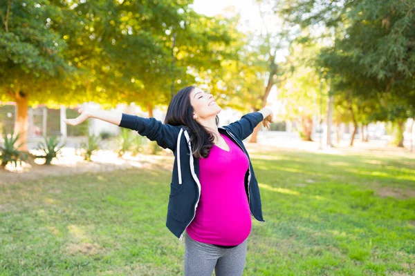 Beautiful Pregnant Woman Looking Sky Her Eyes Closed Open Arms — Stock Photo, Image