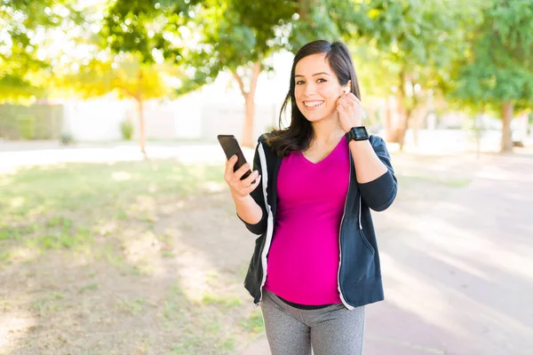 Happy Pregnant Woman Activewear Outdoors Active Fit Woman Listening Music — Stock Photo, Image