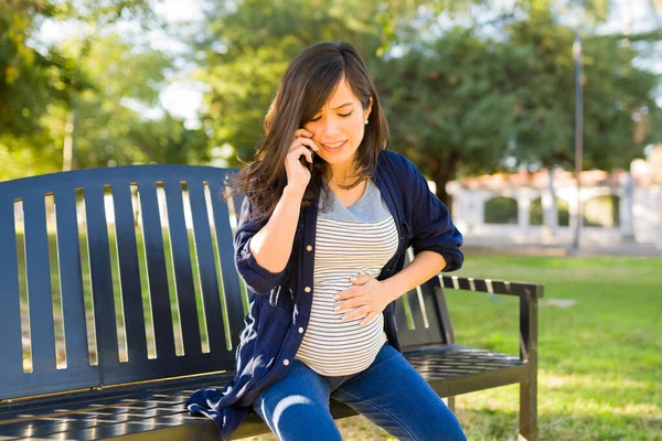 Worried Pregnant Woman Calling Medical Emergencies Her Husband Phone Pregnant — Stock Photo, Image