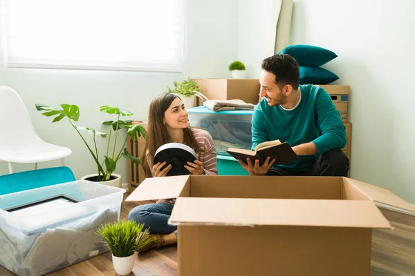 Couple Love Looking Each Other While Holding Book Clock Just — Stock Photo, Image