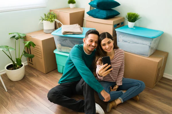 Loving Couple Smiling Taking Selfie Smartphone Hispanic Boyfriend Girlfriend Posting — Stock Photo, Image