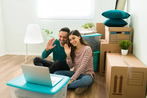 Smiling Young Woman Man Saying Hello Video Call Moving Unpacking — Stock Photo, Image