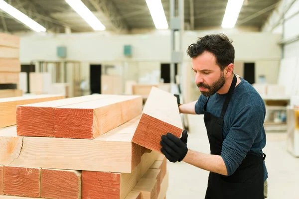 Male Carpenter Selecting Wood Boards Woodworking Project Latin Male Worker — Stock Photo, Image