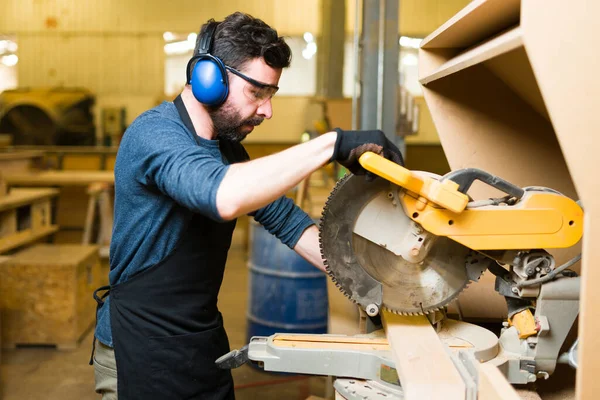 Latin Carpenter Power Tool Using Protective Glasses Gloves Earmuffs Male — Stock Photo, Image