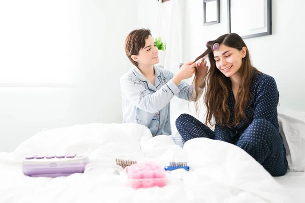 Pretty Caucasian Woman Giving Her Beautiful Best Friend New Curly — Stock Photo, Image