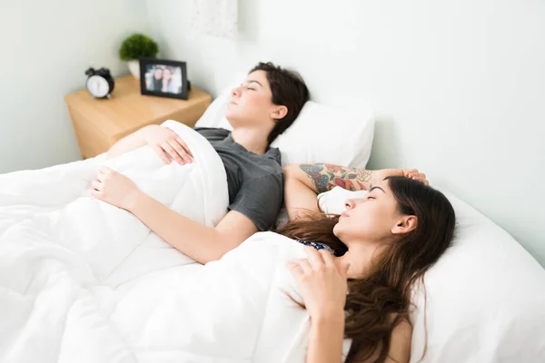 Good Looking Young Woman Sleeping Bed Her Beautiful Partner Bright — Stock Photo, Image