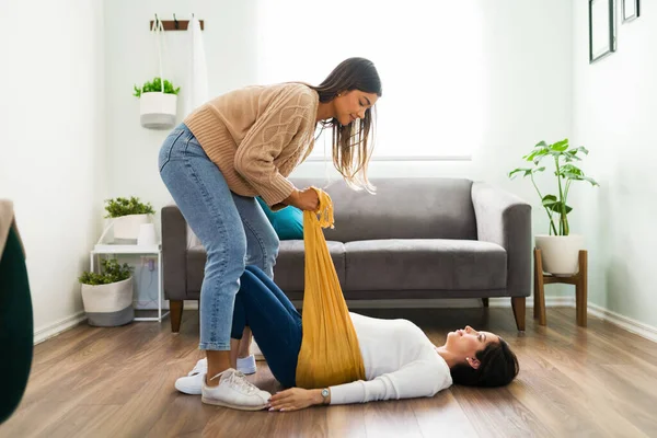 Hispanic Midwife Lifting Belly Pregnant Woman Shawl Caucasian Pregnant Woman — Fotografia de Stock