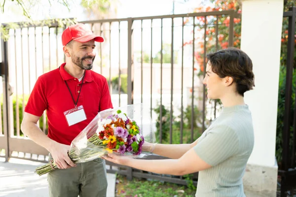 Happy Young Woman Receiving Flowers Her Home Delivery Man Male — Stock Photo, Image