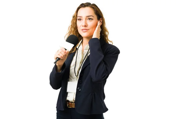 Une Journaliste Qui Travaille Comme Correspondante Pour Télé Jeune Femme — Photo