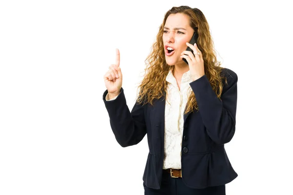 Mulher Profissional Irritada Gritando Gritando Para Colega Trabalho Cliente Telefone — Fotografia de Stock
