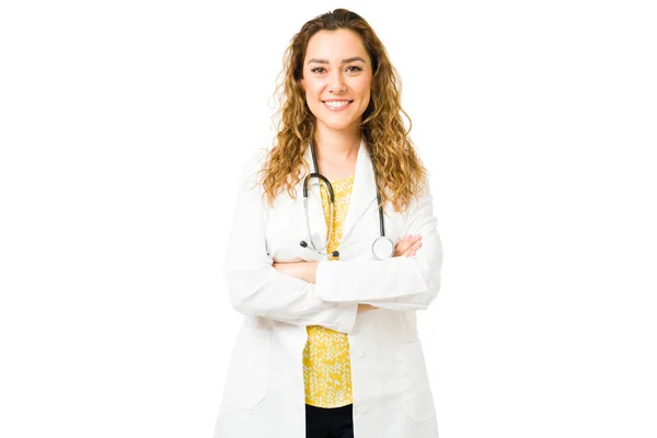 Attraente Medico Donna Con Cappotto Bianco Uno Stetoscopio Felice Medico — Foto Stock