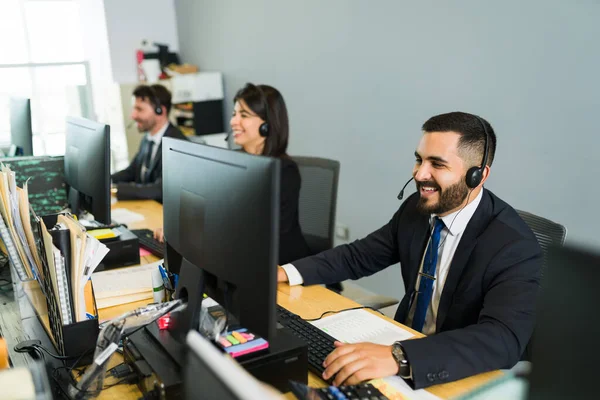 Nos Encanta Nuestro Trabajo Centro Llamadas Felices Compañeros Trabajo Sentados —  Fotos de Stock