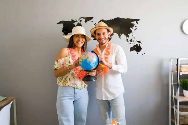 Beautiful Young Woman Latin Man Summer Clothing Laughing While Holding — Stock Photo, Image