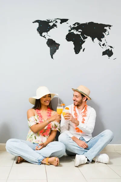 Toasting Our Honeymoon Cruise Attractive Latin Tourists Drinking Mimosas Wall — Stock Photo, Image